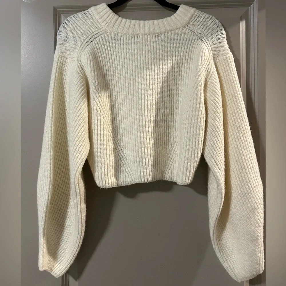 Urban Outfitters Cropped Cream Sweater - Picture 2 of 3